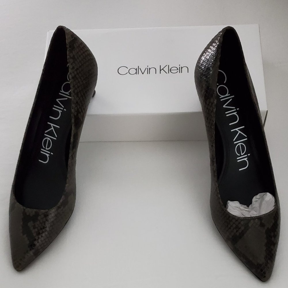 Camo green snakeskin  kitten heel pump